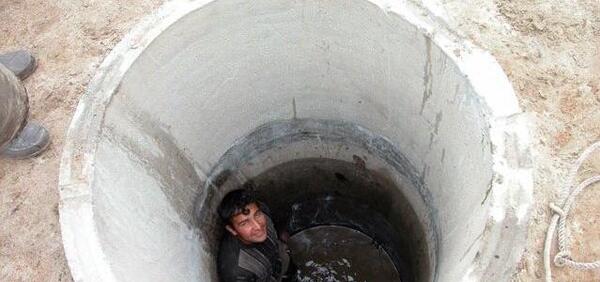 عکس داخل چاه فاضلاب