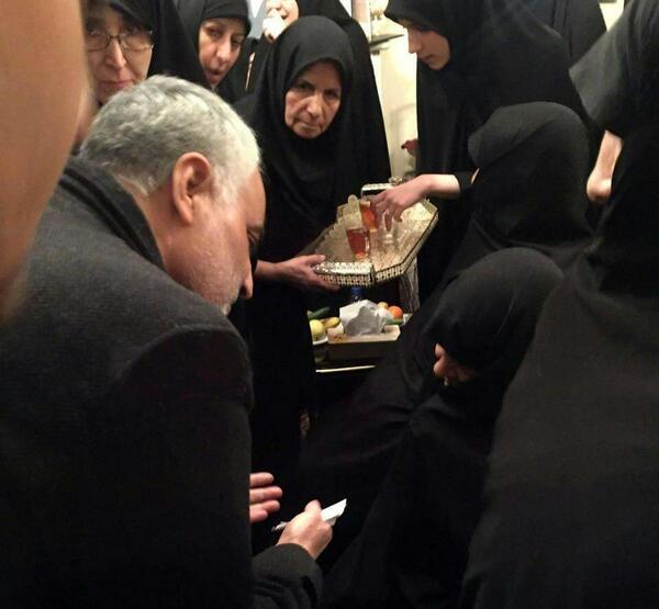 عکس غسل دادن سردار سلیمانی