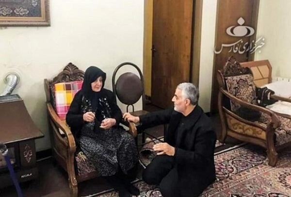 عکس غسل دادن سردار سلیمانی