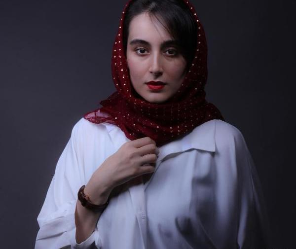 عکس مینا در فیلم زندگی زیباست