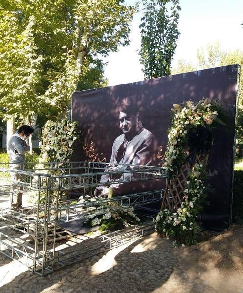 عکس سنگ قبر شجریان
