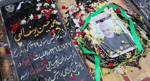 عکس سنگ قبر قاسم سلیمانی