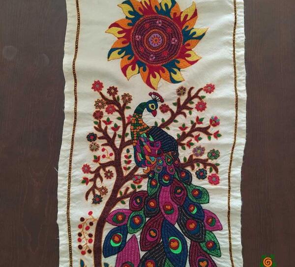 عکس طاووس گلدوزی