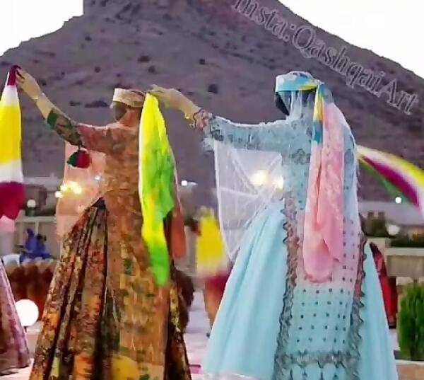 عکس زن لباس ترکی