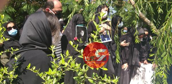 عکس سنگ قبر ریحانه یاسینی