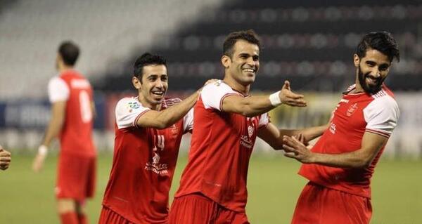 عکس شیر کنار پرسپولیس