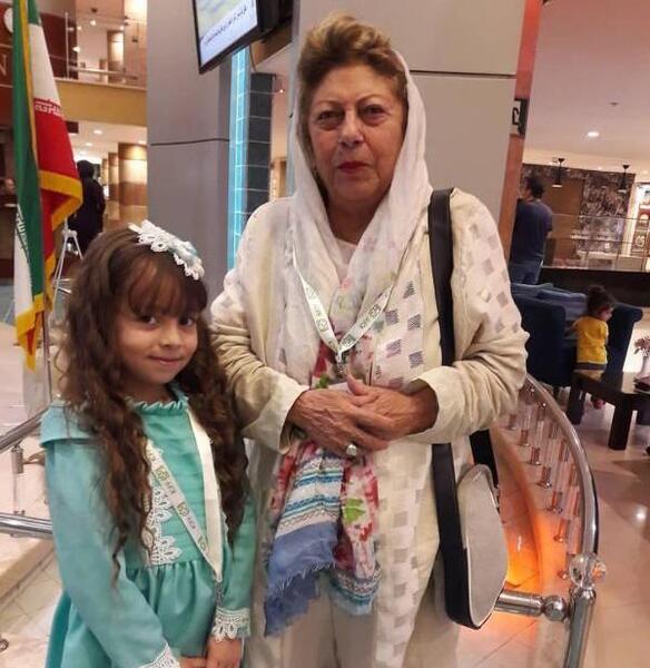عکس پشت صحنه زندگی زیباست