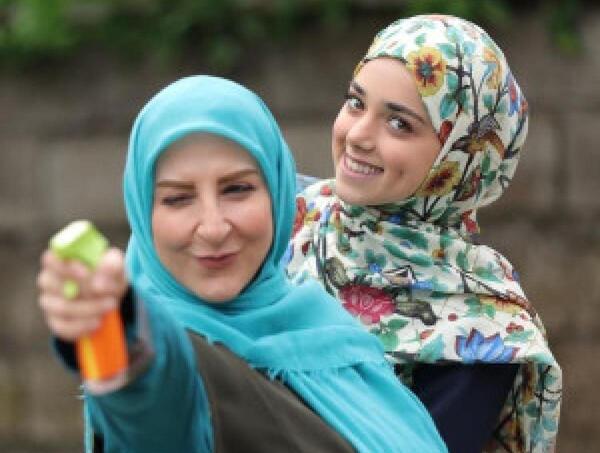عکس پشت صحنه زندگی زیباست