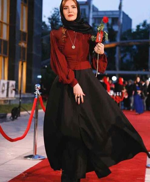 عکس ترلان پروانه روی فرش قرمز