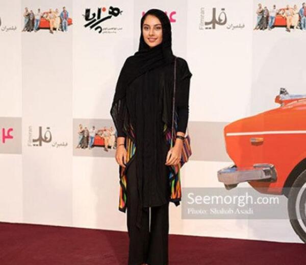 عکس ترلان پروانه روی فرش قرمز