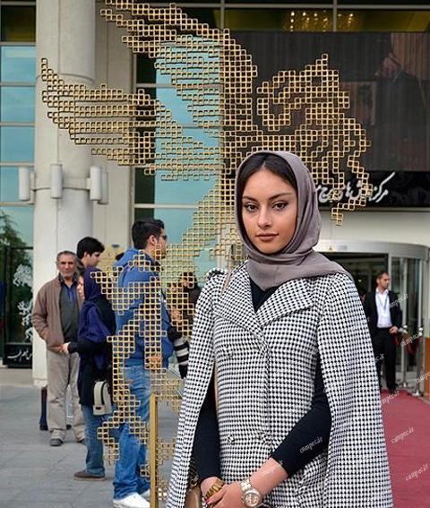 عکس ترلان پروانه روی فرش قرمز