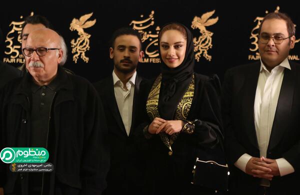 عکس ترلان پروانه روی فرش قرمز