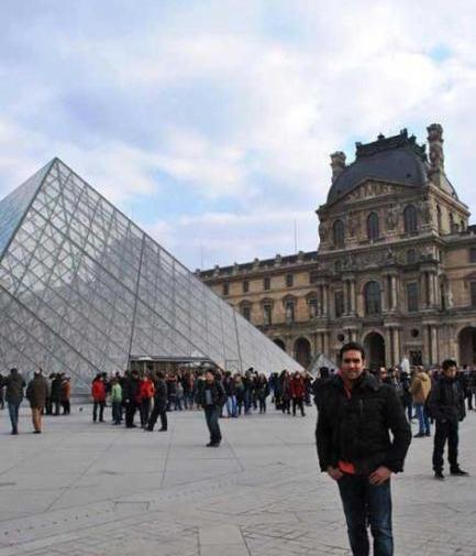 عکس پوریا پورسرخ در پاریس