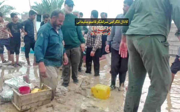 عکس سردار سلیمانی در سیل خوزستان