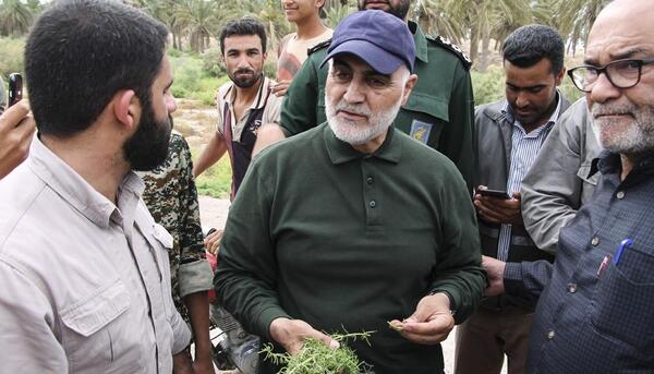 عکس سردار سلیمانی در سیل خوزستان