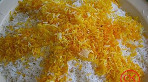 عکس تزیین زعفران روی برنج
