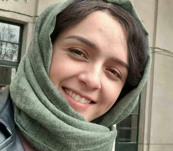 عکس ترانه علیدوستی در خانه اش