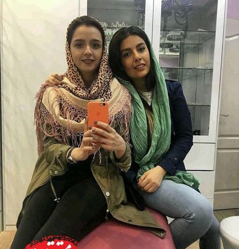 عکس ترانه علیدوستی در خانه اش