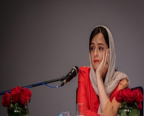 عکس ترانه علیدوستی با کلاه گیس
