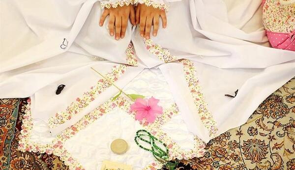 عکس دختر چادری سر نماز