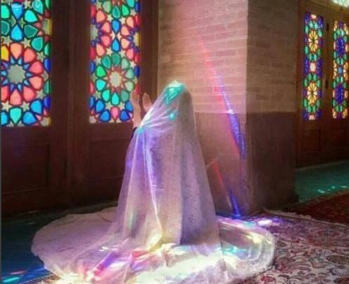 عکس دختر چادری سر نماز