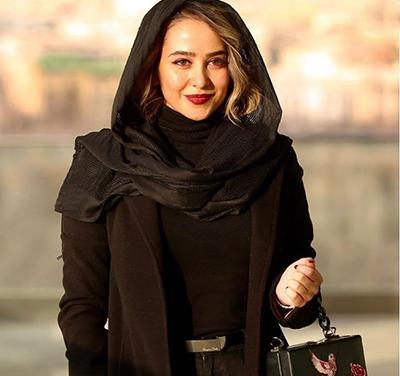 عکس الناز حبیبی روی فرش قرمز