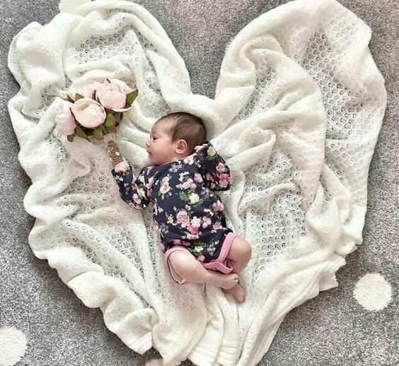 عکس ماهگرد نوزاد با شمع