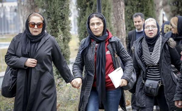 عکس قبر حسین محب اهری