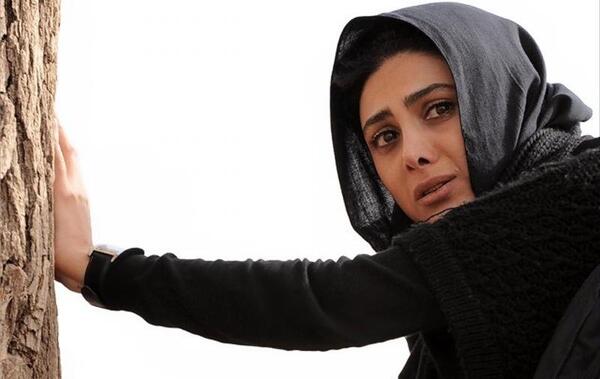 عکس آزاده صمدی در سریال پشت بام تهران