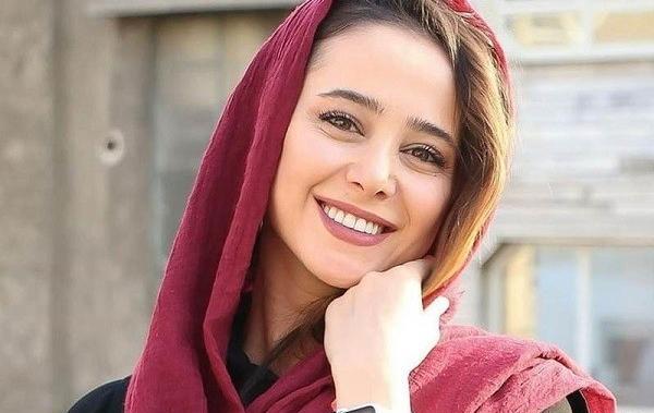 عکس الناز حبیبی با شلوار کوتاه