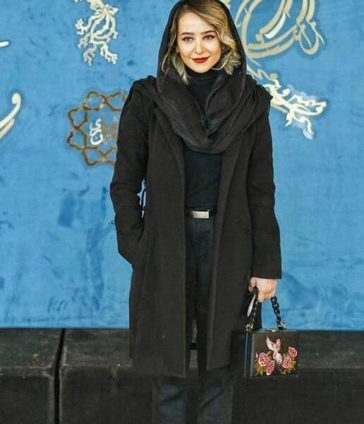 عکس الناز حبیبی با شلوار کوتاه