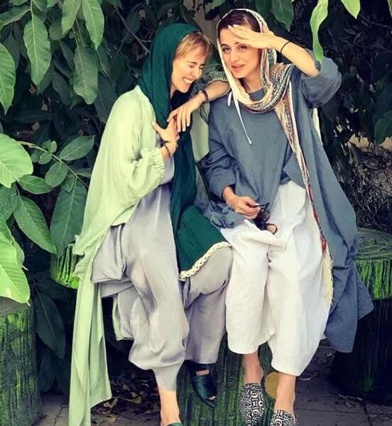 عکس الناز حبیبی با شلوار کوتاه