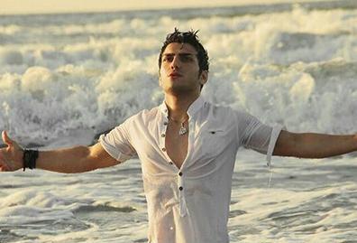عکس شهید بابک نوری در دریا