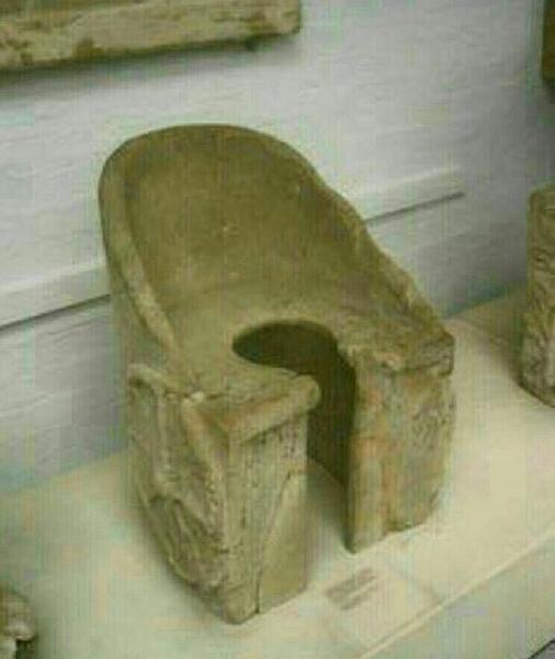 عکس سنگ توالت قدیمی