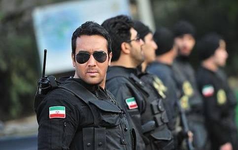 عکس پوریا پورسرخ در لباس پلیس
