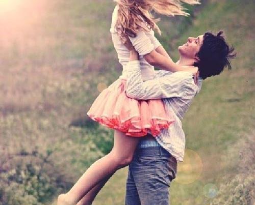 عکس عاشقانه دونفره بدون متن روی تخت