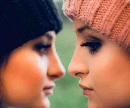 ژست عکس سارا و نیکا