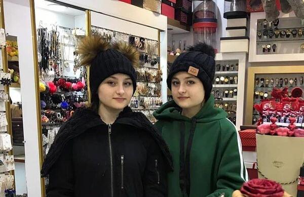 ژست عکس سارا و نیکا