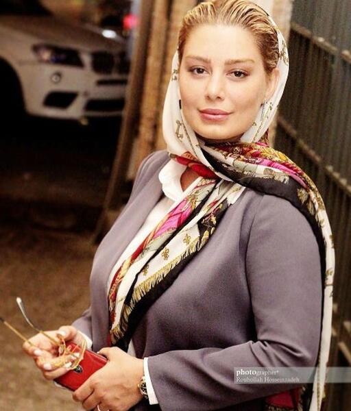 عکس آزاده صمدی با پای شکسته