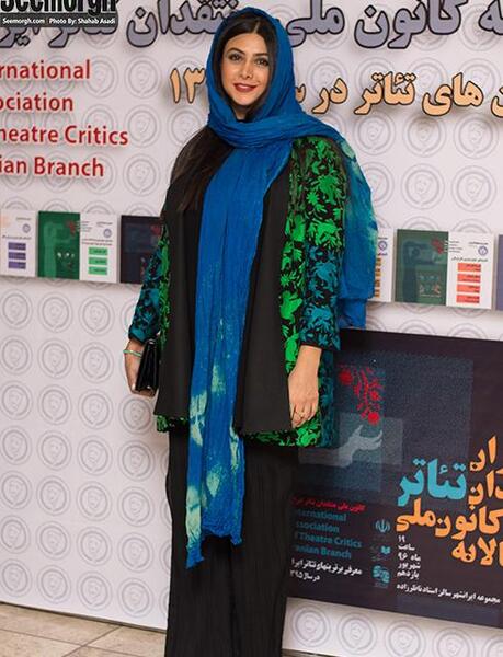 عکس آزاده صمدی با پای شکسته