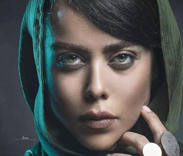 عکس بازیگر گندم در دودکش