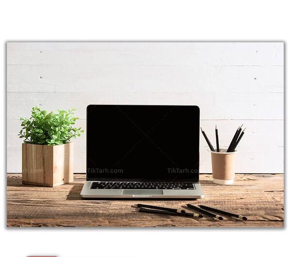 عکس لپ تاپ روی میز