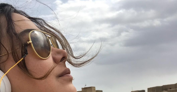 عکس آنا نعمتی با عینک آفتابی