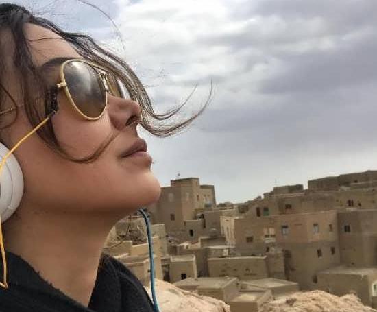عکس آنا نعمتی با عینک آفتابی