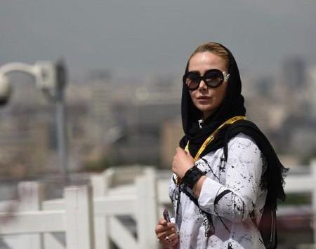 عکس آنا نعمتی با عینک آفتابی
