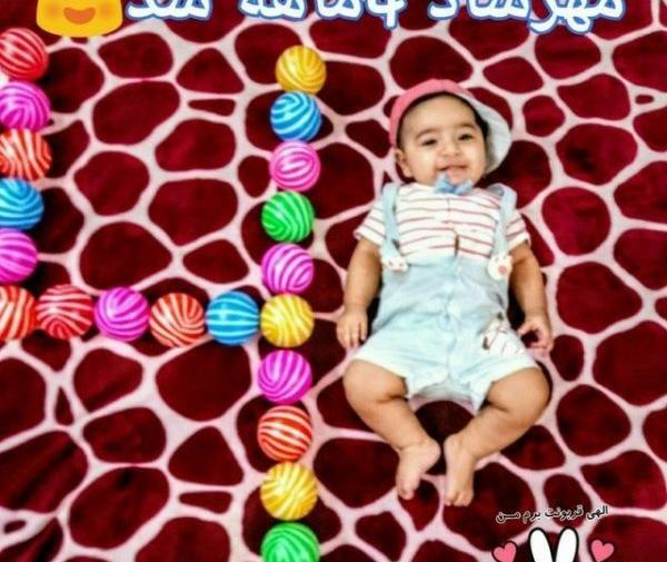 عکس ماهگرد نوزاد با توپ