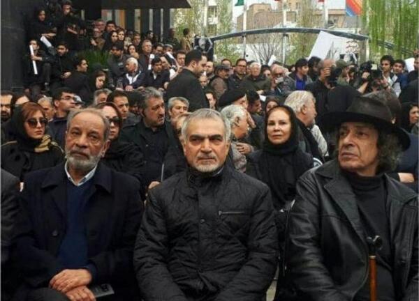 عکس همسر جمشید مشایخی در مراسم خاکسپاری