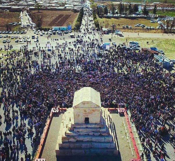 عکس کوروش کبیر در مقبره