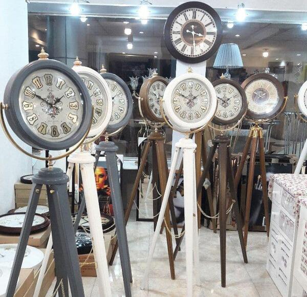 عکس ساعت ایستاده سه پایه
