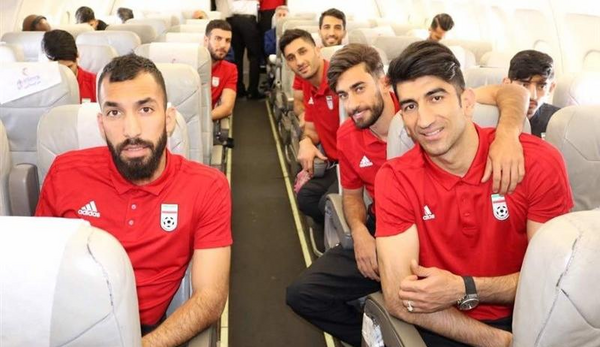 عکس بازیکنان تیم ملی در فرودگاه